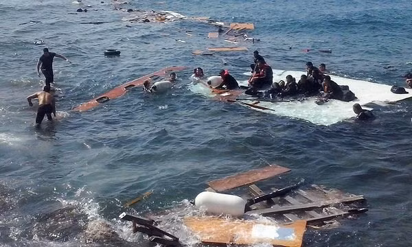 Nueve muertos y 30 desaparecidos tras naufragio en Malasia ảnh 1