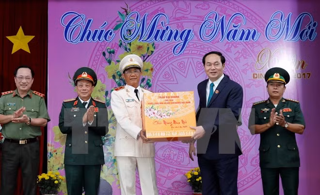 Presidente desea un Tet feliz y próspero para pueblo vietnamita de An Giang ảnh 1