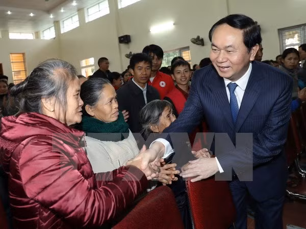 Presidente vietnamita entrega obsequios a residentes desfavorecidos en Nghe An ảnh 1