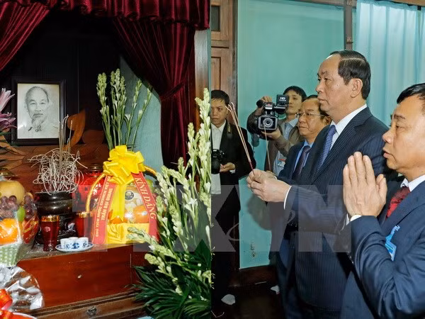 Presidente de Vietnam rinde homenaje a Ho Chi Minh ảnh 1 Presidente de Vietnam rinde homenaje a Ho Chi Minh ảnh 1