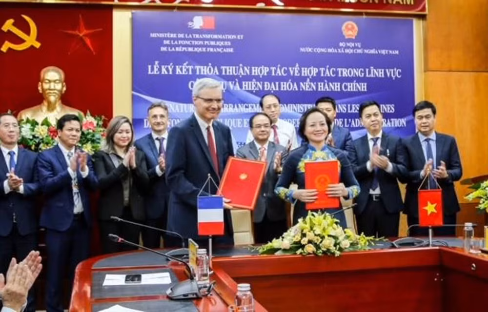 Francia apoyará a Vietnam en modernización de administración pública ảnh 1