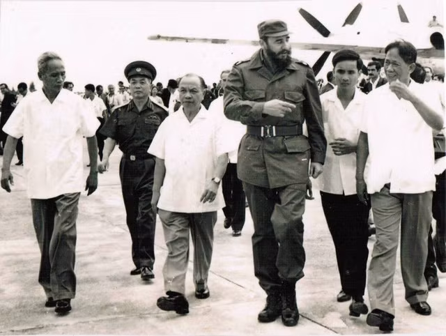 Fidel Castro: un amigo entrañable de Vietnam ảnh 5