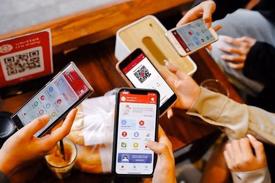 Alta tasa de poseedores adultos de cuentas de pago en Vietnam ảnh 1