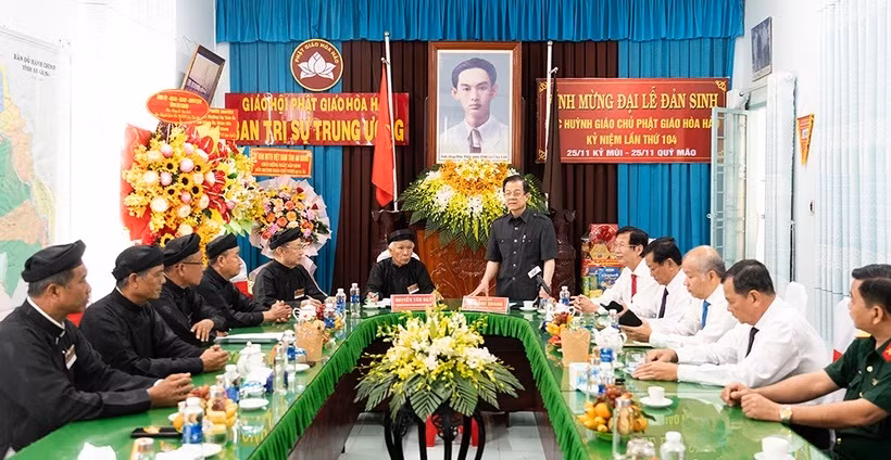 Felicitan a secta budista de Hoa Hao por 104 aniversario de natalicio de su fundador ảnh 1