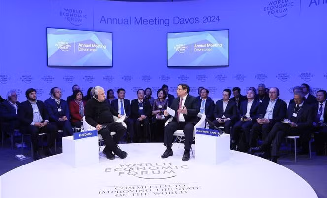 Efectúan diálogo sobre visión global de Vietnam en Davos ảnh 1