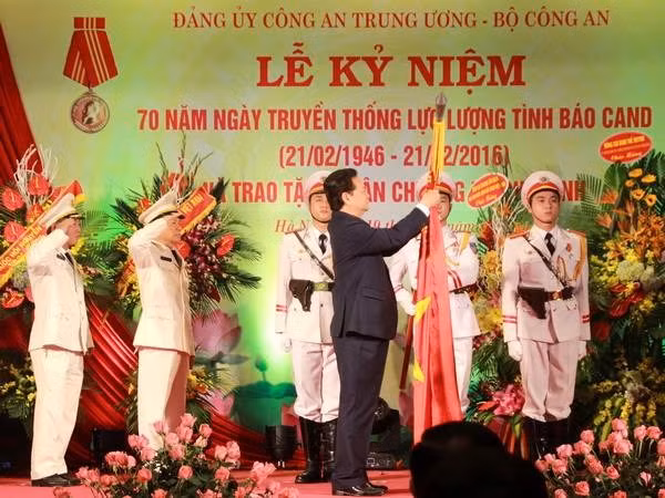 Destacan aportes de fuerzas de inteligencia en proceso de Doi Moi ảnh 1