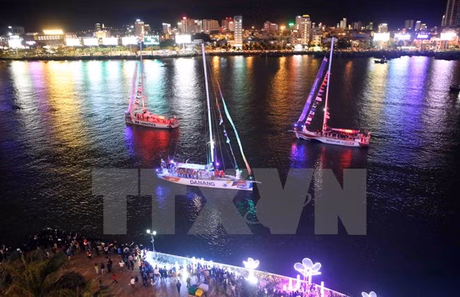 Desfile de barcos de Clipper Race en “ciudad de los puentes” de Vietnam ảnh 1 Desfile de barcos de Clipper Race en “ciudad de los puentes” de Vietnam ảnh 1