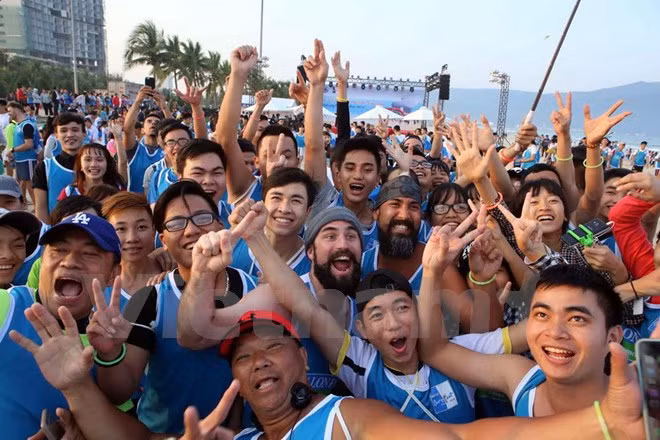 Nutrida participación en carrera sin calzados en Da Nang ảnh 1
