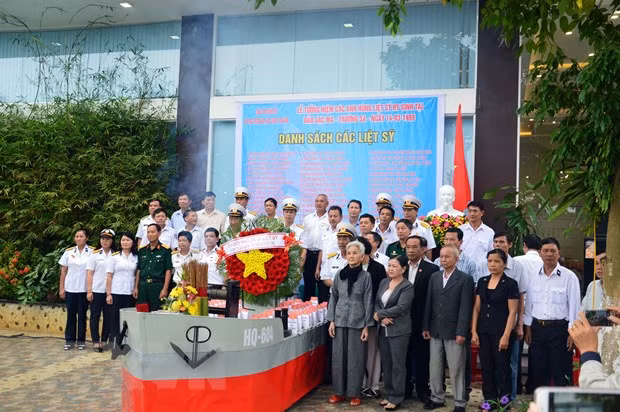 Homenajean a combatientes vietnamitas caídos en la isla de Gac Ma ảnh 1 Homenajean a combatientes vietnamitas caídos en la isla de Gac Ma ảnh 1