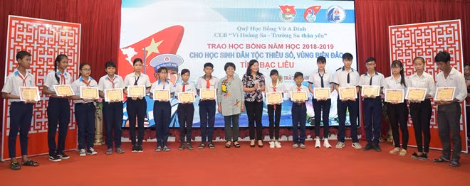 Otorgan en Vietnam becas a alumnos con dificultades económicas ảnh 1 Otorgan en Vietnam becas a alumnos con dificultades económicas ảnh 1