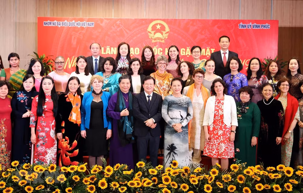Encuentro de amistad entre mujeres extranjeras y vietnamitas ảnh 1