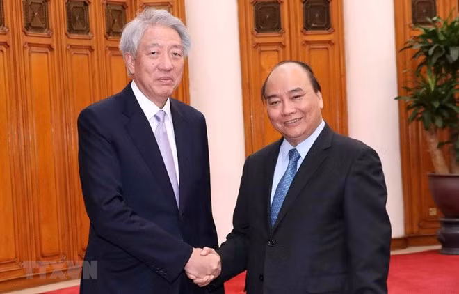 Premier vietnamita exhorta a mayores esfuerzos para impulsar nexos con Singapur ảnh 1
