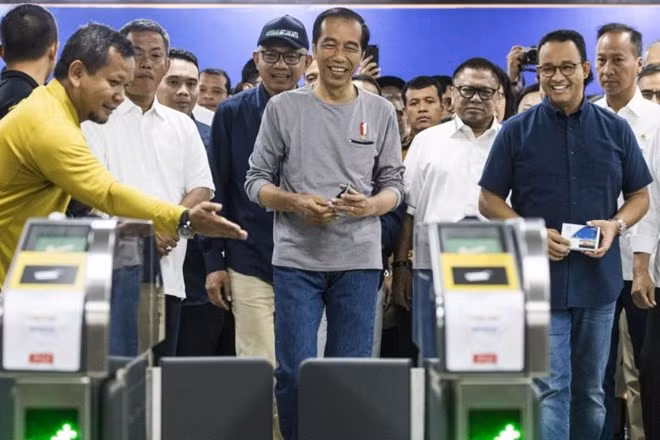 Yakarta inaugura su primera línea de metro subterráneo ảnh 1
