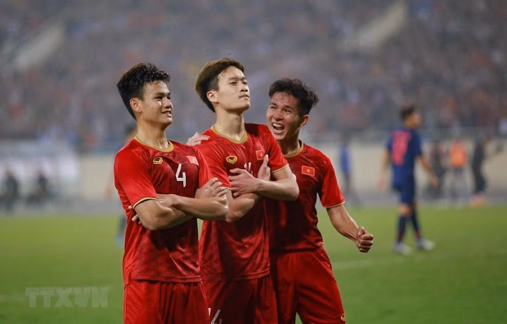 Vietnam avanza hacia la final del campeonato de fútbol sub-23 de Asia tras vencer a Tailandia 4-0 ảnh 1