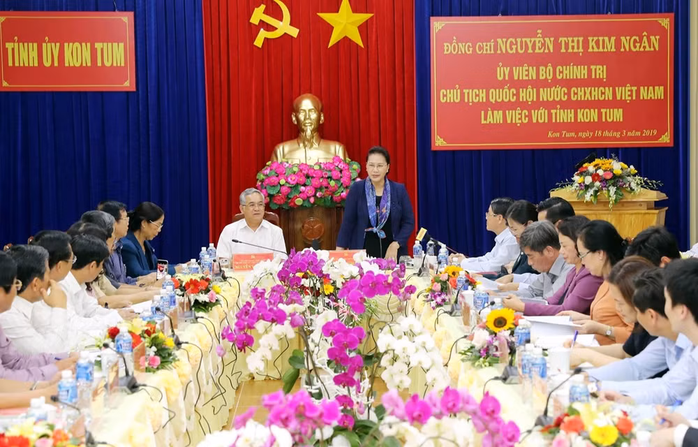 Insta presidenta del Parlamento de Vietnam a Kon Tum a impulsar agricultura de alta tecnología ảnh 1