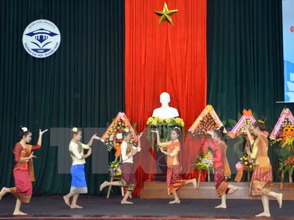 Rememoran fiesta nacional de Laos en Hanoi ảnh 1