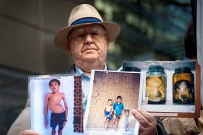Solemne acto en Hanoi en homenaje a Len Aldis, gran amigo de Vietnam ảnh 1