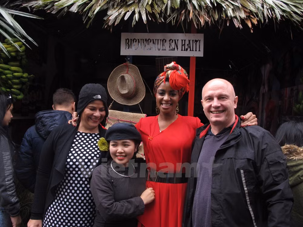Gran concurrencia al Festival Gastronómico Internacional ảnh 1