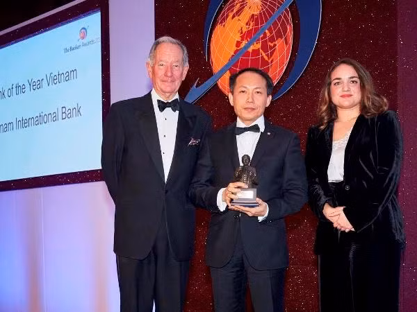 VIB elegido banco del año de Vietnam en 2015 ảnh 1 VIB elegido banco del año de Vietnam en 2015 ảnh 1