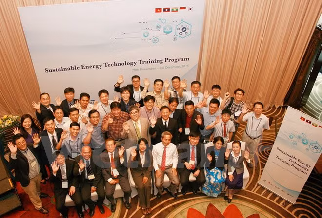 Sudcorea y países sudesteasiáticos abogan por desarrollo de energías renovables ảnh 1