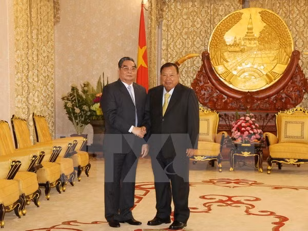 Acuerdan Vietnam y Laos potenciar cooperación en diversos sectores ảnh 1