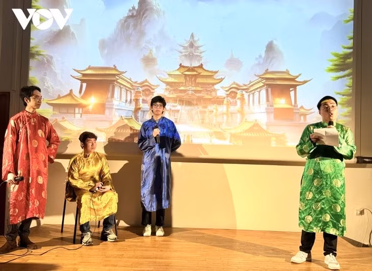 Estudiantes vietnamitas en localidad francesa celebran el Tet ảnh 1