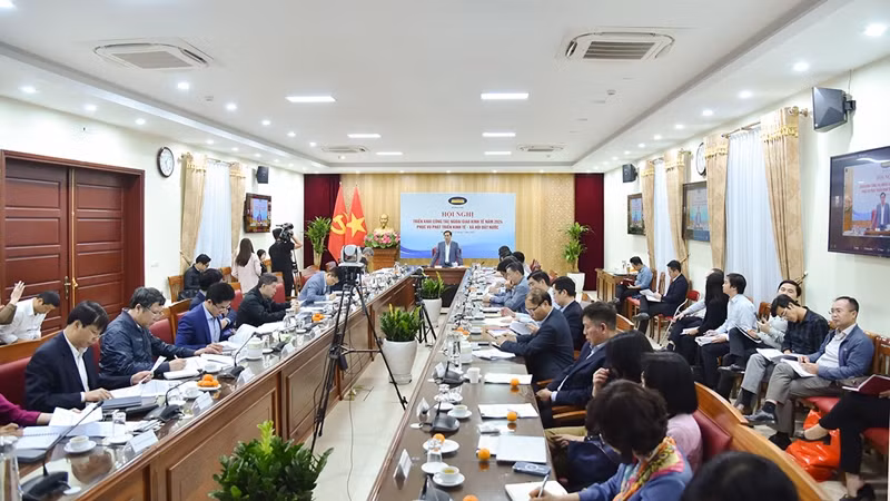Debaten orientaciones para diplomacia económica de Vietnam en 2024 ảnh 1