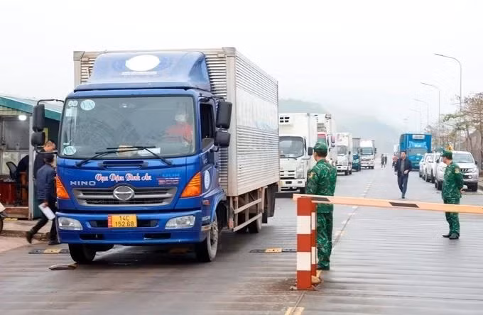Puertas fronterizas en Norte de Vietnam reanudan despacho aduanero ảnh 1
