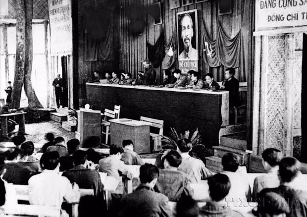 Artículo de dirigente partidista vietnamita fortalece confianza pública en el PCV ảnh 1 Artículo de dirigente partidista vietnamita fortalece confianza pública en el PCV ảnh 1