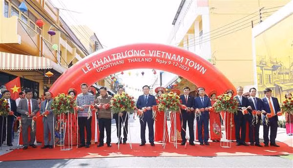 Embajador tailandés: 2024 abrirá nuevo capítulo en relaciones Tailandia-Vietnam ảnh 2 Embajador tailandés: 2024 abrirá nuevo capítulo en relaciones Tailandia-Vietnam ảnh 2