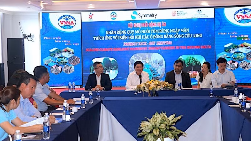 Amplían modelo de cría de camarón adaptable al cambio climático en delta del río Mekong ảnh 1