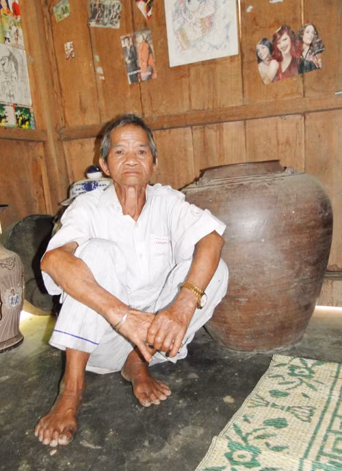 Jarrones de los Co Tu, recipiente de creencias y cultura ảnh 2