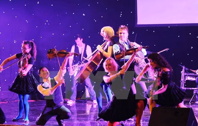 Armonizarán en concierto artistas vietnamitas y cuarteto Bond ảnh 1