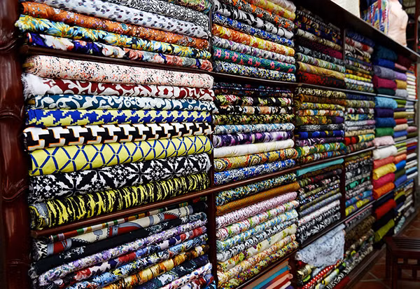 Industria de la confección en Hoi An promueve imagen de Vietnam en el mundo ảnh 1