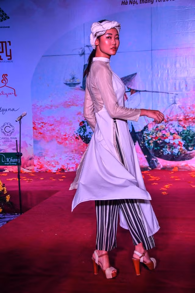 Colores del otoño tiñen a la moda en Vietnam ảnh 8