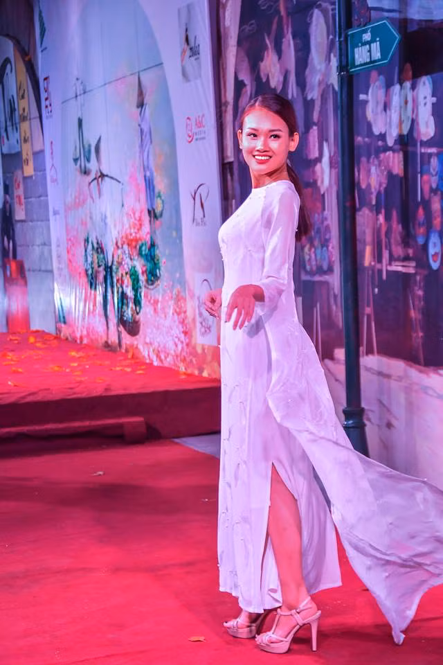 Colores del otoño tiñen a la moda en Vietnam ảnh 10