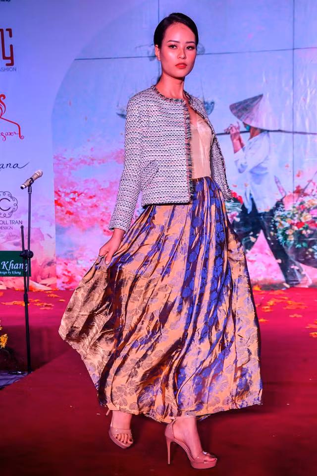Colores del otoño tiñen a la moda en Vietnam ảnh 2