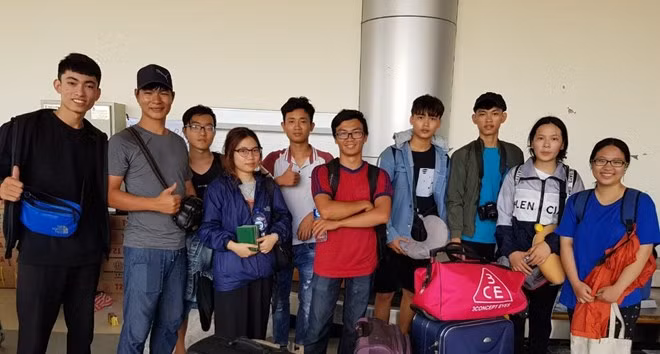 Embajada de Vietnam acelera traslado de estudiantes coterráneos en Palu a Yakarta tras sismo ảnh 1