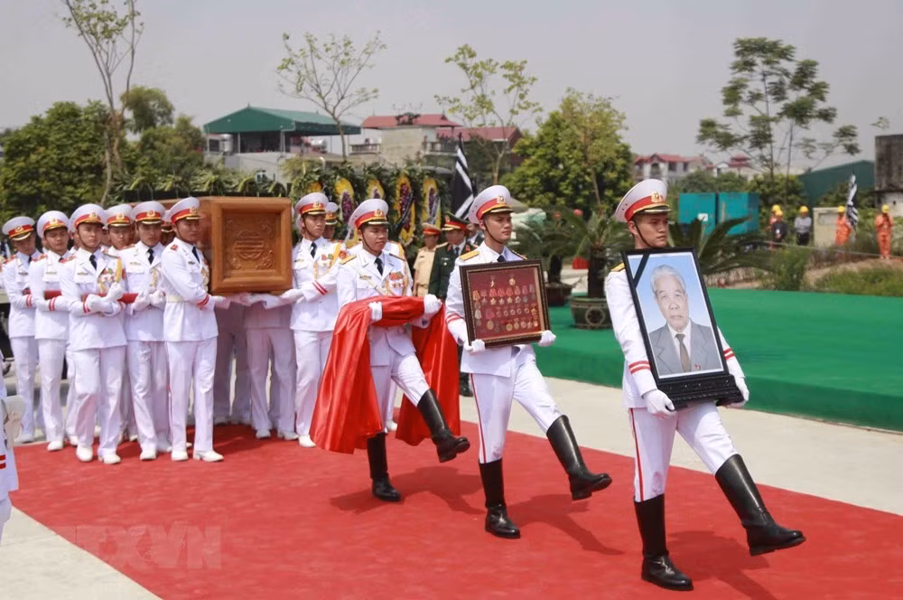 Do Muoi, exsecretario general del Partido Comunista de Vietnam, ya descansa en su tierra natal ảnh 2