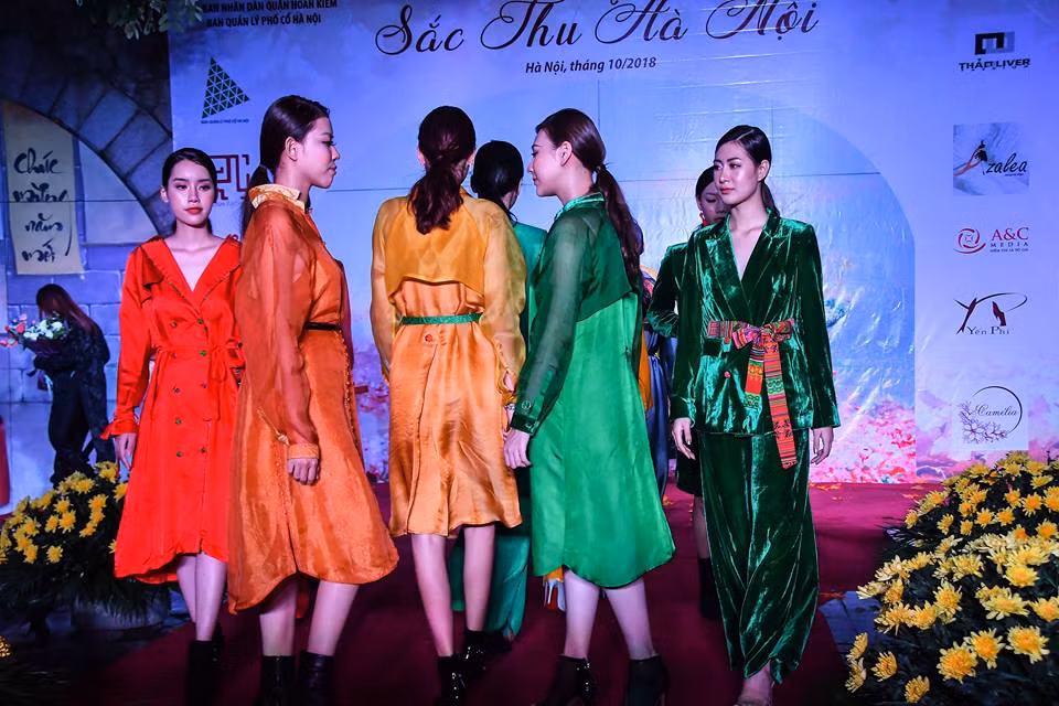 Colores del otoño tiñen a la moda en Vietnam ảnh 11