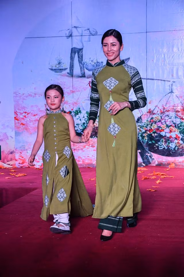 Colores del otoño tiñen a la moda en Vietnam ảnh 3