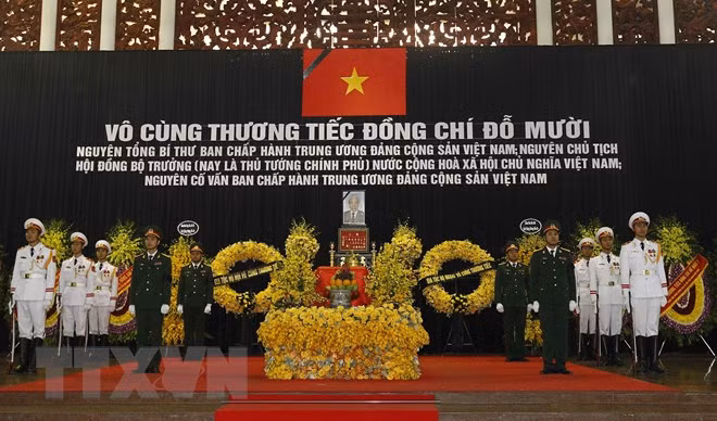 Efectúan homenaje póstumo a Do Muoi, exsecretario general del Partido Comunista de Vietnam ảnh 1