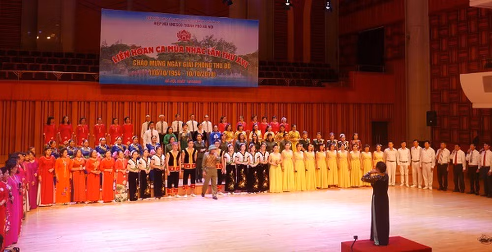 Efectúan Festival de música en saludo al 64 aniversario del Día de Liberación de Hanoi ảnh 1