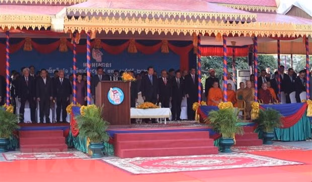 Festejan en Camboya victoria sobre régimen genocida de Pol Pot ảnh 1