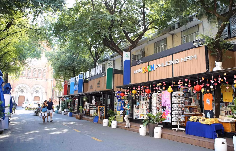 Casi 10 millones de visitantes llegan a la Calle de Libros en Ciudad Ho Chi Minh ảnh 1 Casi 10 millones de visitantes llegan a la Calle de Libros en Ciudad Ho Chi Minh ảnh 1
