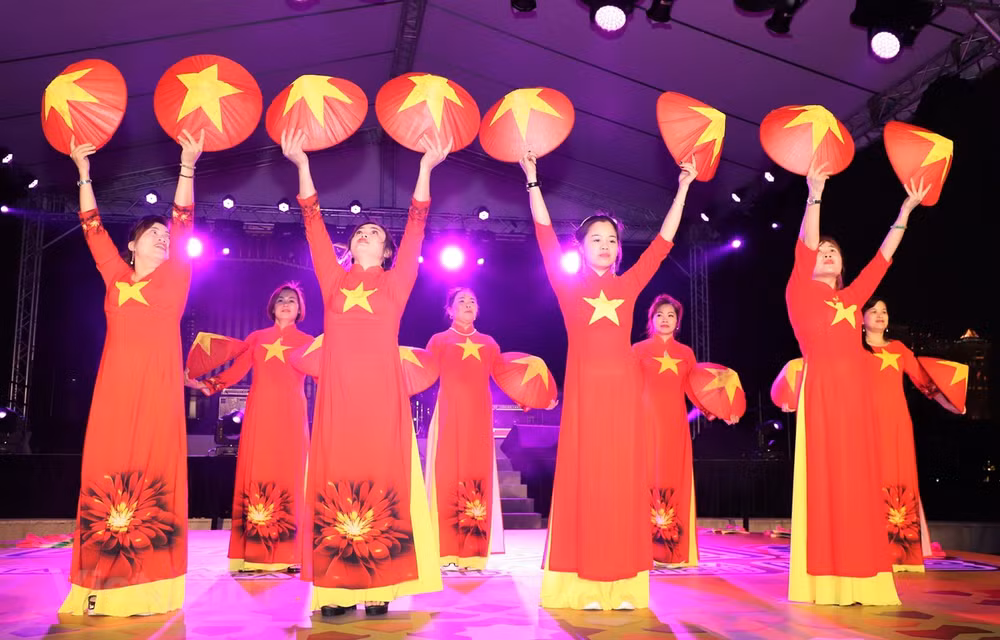 Reconocen aportes de vietnamitas en Hong Kong y Macao al avance de país de origen ảnh 1 Reconocen aportes de vietnamitas en Hong Kong y Macao al avance de país de origen ảnh 1