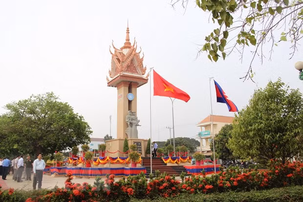 Inauguran en provincia camboyana monumento de amistad con Vietnam ảnh 1