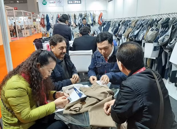 Firmas vietnamitas buscan socios textiles en India ảnh 1