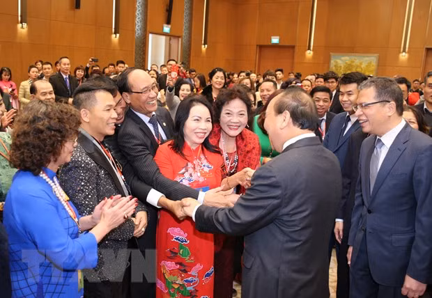 Premier vietnamita se reúne con connacionales residentes en ultramar ảnh 1