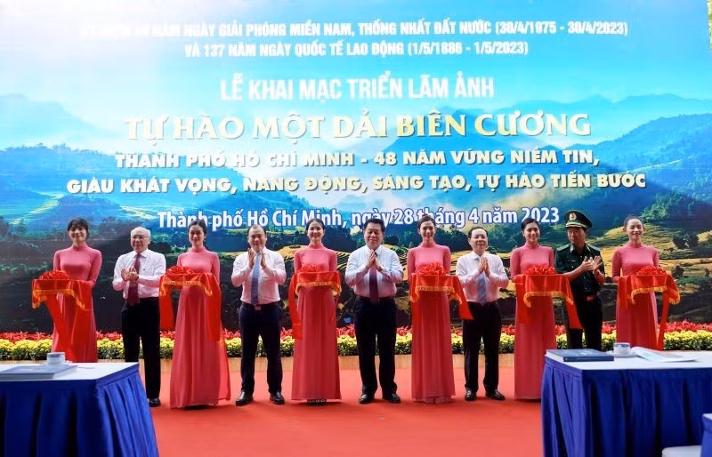 Abren en Ciudad Ho Chi Minh exposición sobre belleza de las fronteras vietnamitas ảnh 1